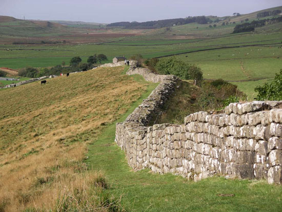 Hadrian's_wall_at_Greenhead_Lough